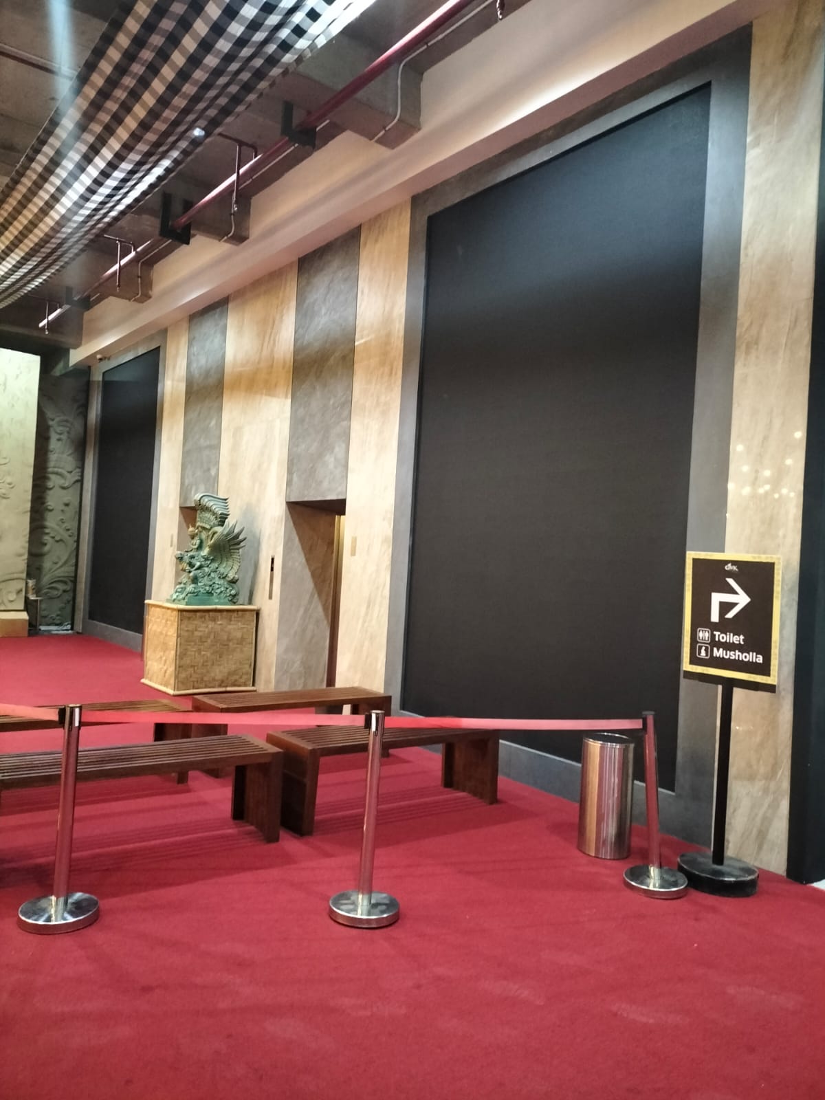 Pekerjaan Lobi Lift QUADRA