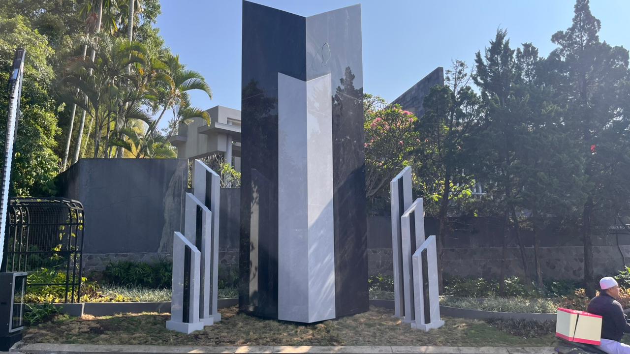 Pekerjaan Monumen QUADRA