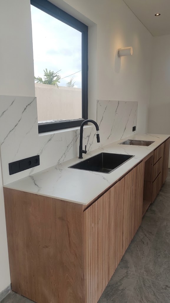 Pekerjaan Kitchen Top & Backsplash