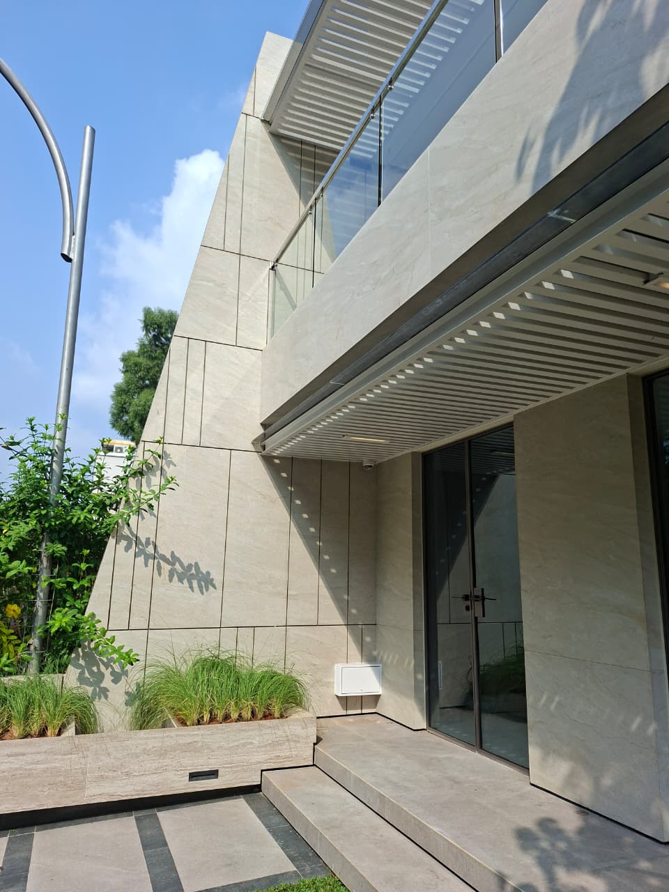 Installation Facade